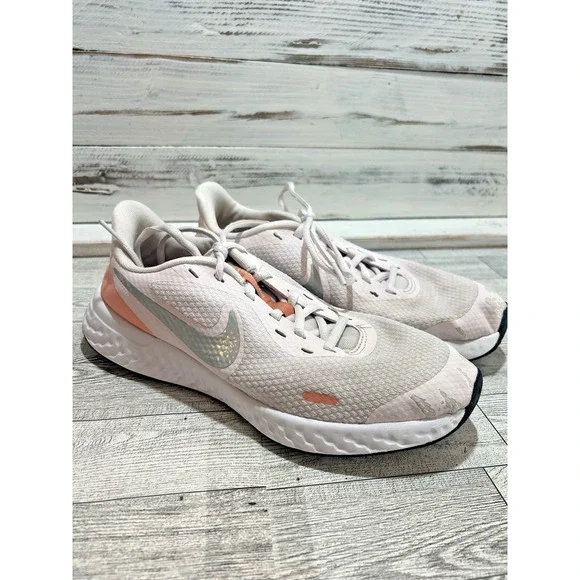 Nike sneakers Revolution 5 Womens Size 6Youth Pink White Black - Picture 2 of 9